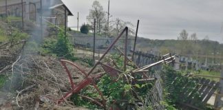 Toboganele din Vladimir au ajuns la fier vechi, după ce au ruginit, timp de zece ani, în curtea primăriei!