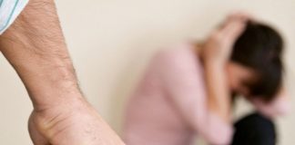 Tânăr din Rovinari, cercetat după ce și-a bătut iubita