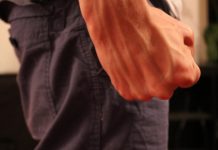 Șofer agresat de două persoane cu fețele acoperite