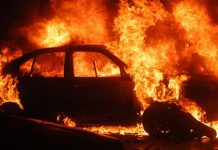 Mașină incendiată, în Mătăsari