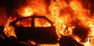 Mașină incendiată, în Mătăsari