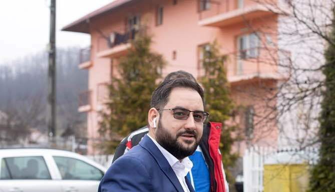 Zeci de camere video, la Stejari