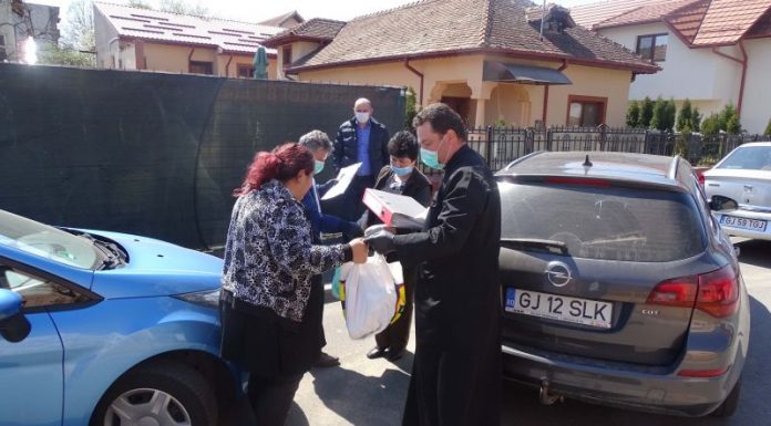 Peste 100 de familii sărace din Gorj, sprijinite de Arhiepiscopia Craiovei şi asociaţia VASILIADA