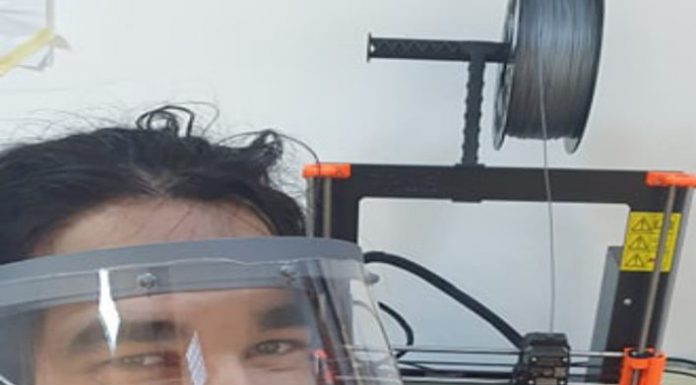 Elevii de la „Tudor” fac viziere pentru medici. Folosesc o imprimantă 3D!