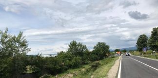 Maşină a Poliţiei Locale, implicată într-un accident rutier în Runcu