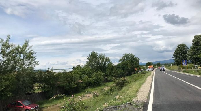 Maşină a Poliţiei Locale, implicată într-un accident rutier în Runcu