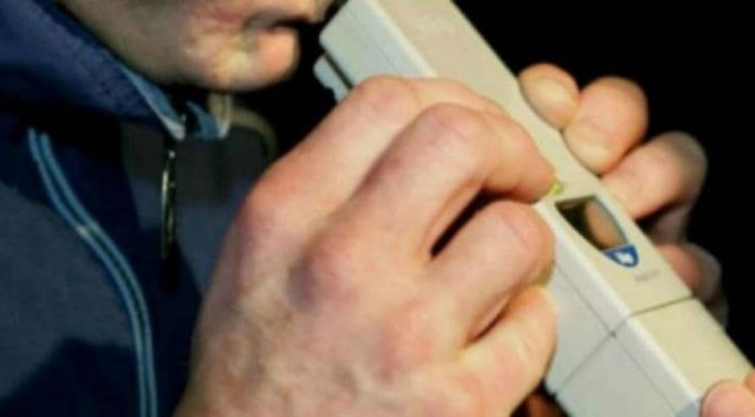 Șofer beat, prins de polițiști, în Târgu-Cărbunești