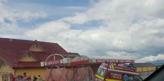 Ambulanță SMURD, implicată într-o tamponare la Bălești