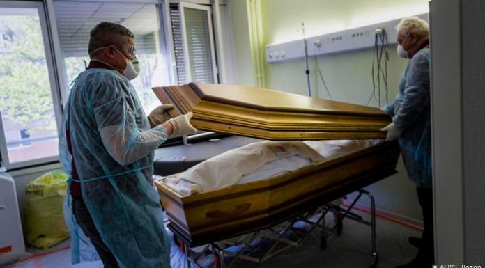 Bărbat de etnie romă din Însurăței, ținut neîngropat două zile pentru că nu i-a venit testul!