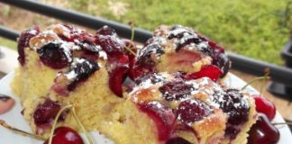Rețeta săptămânii – Prăjitură pufoasă cu cireșe