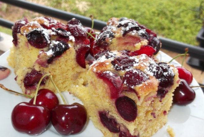 656x440_prajitura-pufoasa-cu-cirese-237416