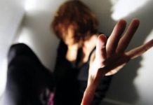 Bărbat acuzat că și-a bătut soția și și-a amenințat fiul cu moartea