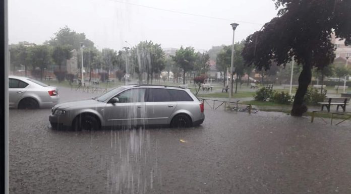 Video: Târgu-Jiul a intrat la apă! La Parcul Central șoferii au ieșit din mașini pe geamuri