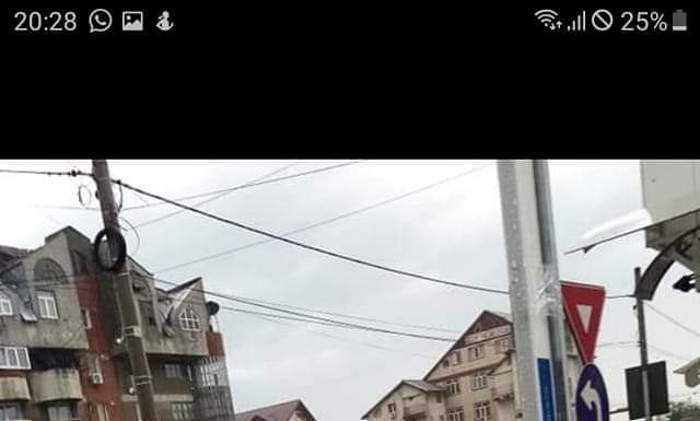 Foto: Noile parcometre din Piața Centrală, sub ape! Și mașinile…