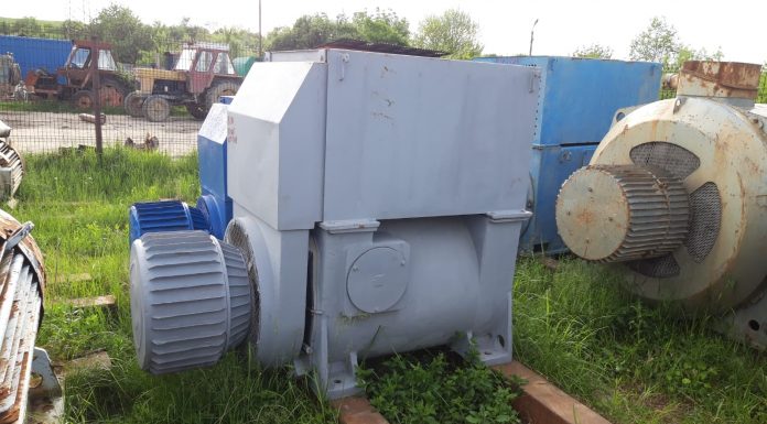 Reținuți după ce au furat un motor în valoare de 100.000 de lei