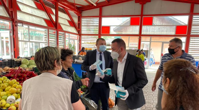 Primarul liberal Robert Filip, alături de subsecretarul de stat al Protecției Consumatorului, în acțiune la Rovinari!