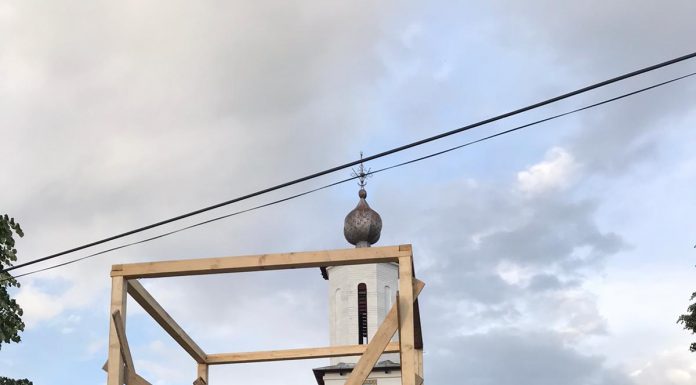 Incredibil! S-a reabilitat clopotnița din Iliești dar s-a furat clopotul vechi de 100 de ani!