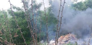 A pus pe foc cauciucuri uzate. Amendă!