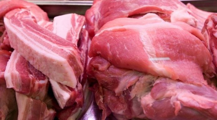76 de kilograme de carne de porc, reţinute! Comercianţii, amendaţi!