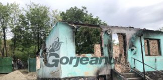 Casă distrusă în incendiu, reconstruită cu ajutorul donațiilor sătenilor