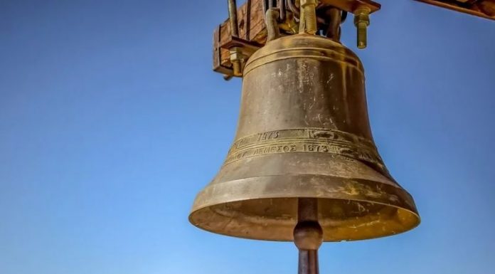 Bat clopotele, în toată țara, pentru eroii neamului