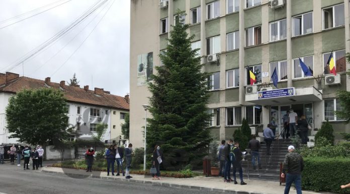 Cozi peste cozi în prima zi de lucru din starea de alertă!