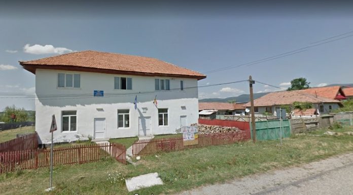 Trei cămine culturale, modernizate pe fonduri europene. Sunt din aceeași comună!
