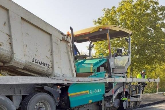 Se lucrează la reabilitarea unui nou tronson din DJ 672E!