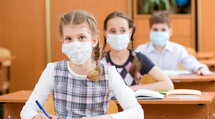 Elevi supravegheați de medici. Termoscannere pentru școlile din Gorj