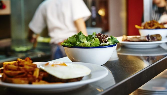 Unități de alimentație publică din județ, amendate drastic de inspectorii DSVSA Gorj