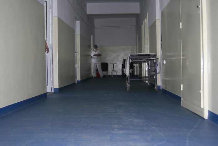 femeie de servici interior spital