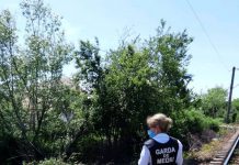 Au aruncat gunoaiele lângă calea ferată. Amenzi!