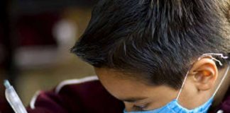 Elevii și profesorii vor purta măști la școală