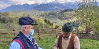 Poștașii distribuie materiale de informare legate de coronavirus