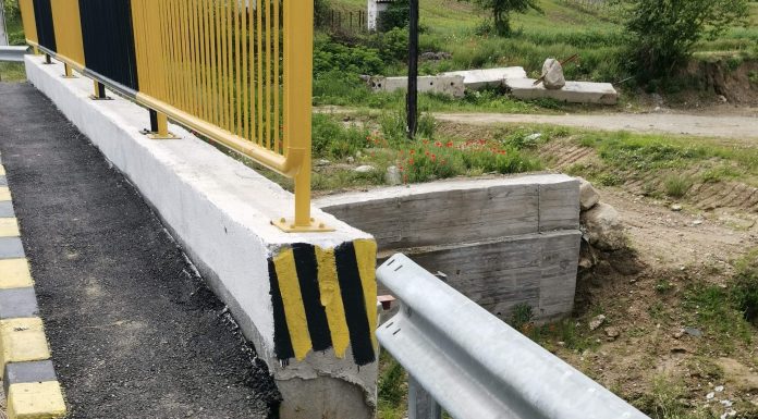 Foto: Podul penal de la Andreeștii de Vladimir s-a rupt!