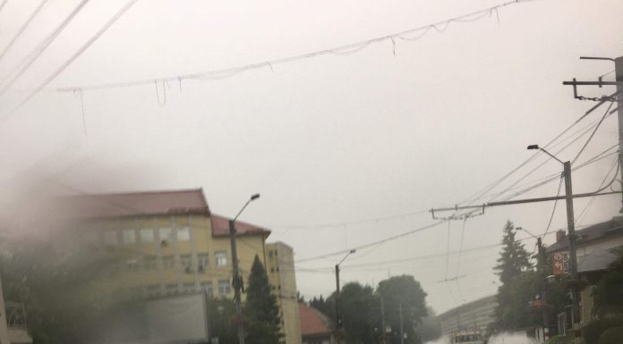 53,8 litri de apă au căzut într-o oră! Suficient cât să înece municipiul