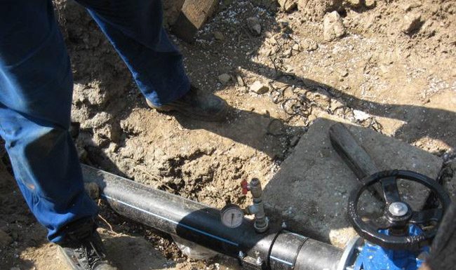Branșări ilegale de rețeaua de apă-canal la peste 200 de locații din Târgu- Jiu! Poliția a intrat pe fir!