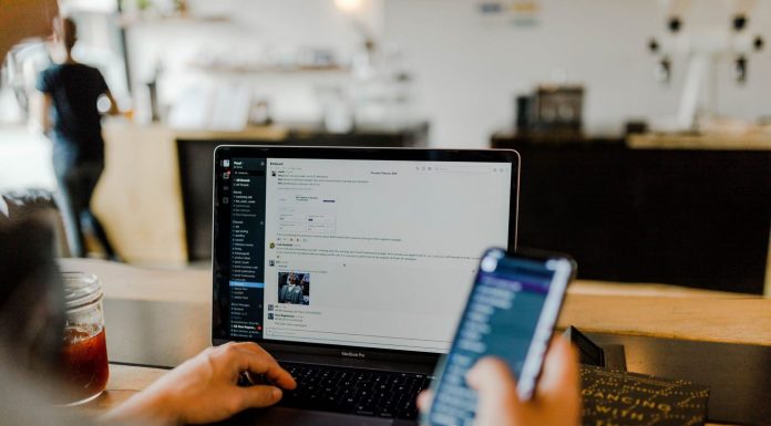 Mii de elevi din Gorj nu fac cursuri online. Nu au telefon sau tabletă!