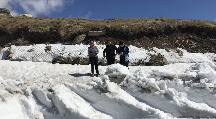 Turiștii, bucuroși să urce din nou pe Transalpina!