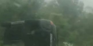 Șoferiță rănită, după ce s-a răsturnat cu mașina