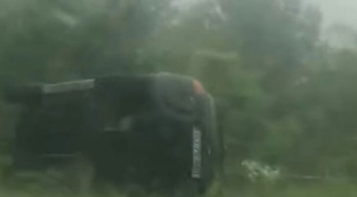 Șoferiță rănită, după ce s-a răsturnat cu mașina