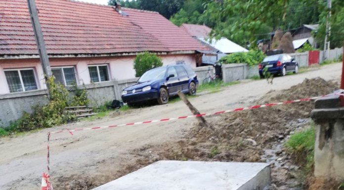 Canalizarea primarului Serafim de la Padeș, plină de pământ și nisip! A costat ,,numai” cinci milioane de lei