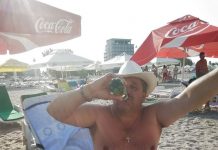 Pe directorul Școlii Gimnaziale Săcelu l-au doborât Cochină și alcoolul!