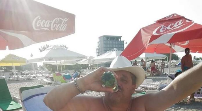 Pe directorul Școlii Gimnaziale Săcelu l-au doborât Cochină și alcoolul!