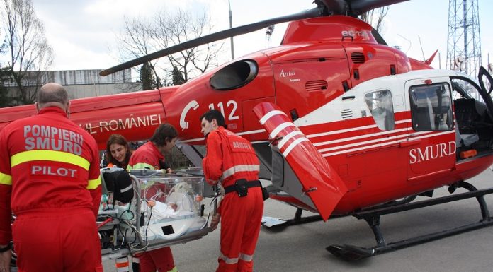 Elicopter SMURD! O fetiță de doi ani, la un pas să se înece într-o piscină gonflabilă