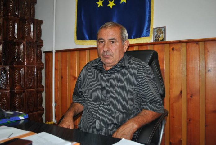 162eeeab9fa74b5d66831619588e571dmaxim