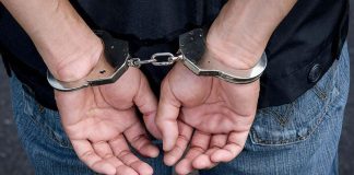 Au ajuns în arest, după ce și-au bătut vecinul
