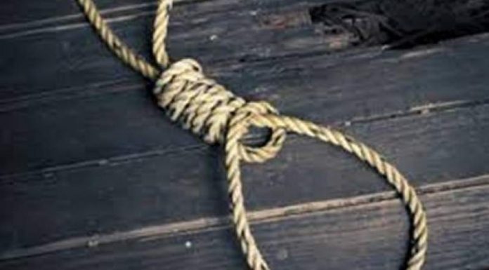 O femeie de 49 de ani din Săcelu s-a spânzurat! A fost găsită de o vecină