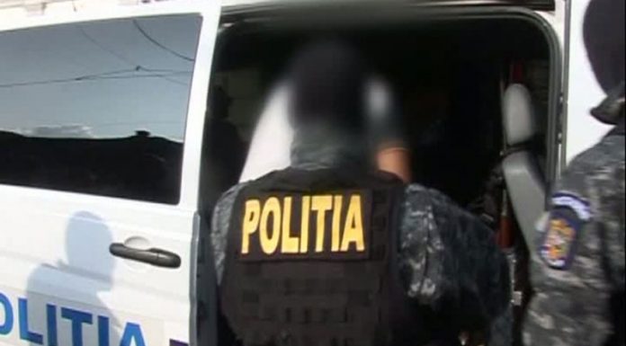 Tânăr cu permisul suspendat, reținut după ce a fost prins beat la volan