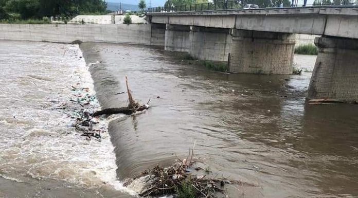 Barajele din Târgu Jiu, golite, în așteptarea viiturii!